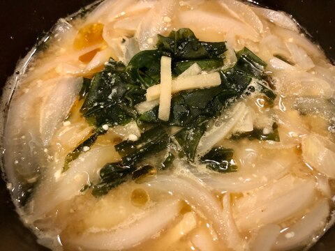 野菜たっぷり♫玉ねぎとわかめと生姜の食べるお味噌